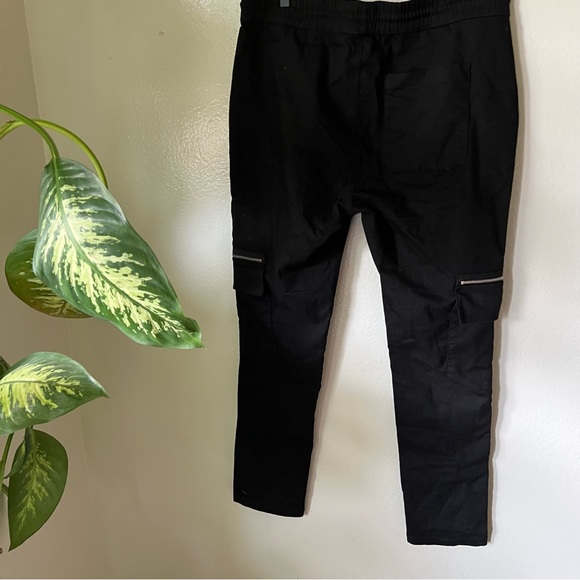 Hot Topic | Black Zipper Cargo Jogger Pants - Picture 4 of 6